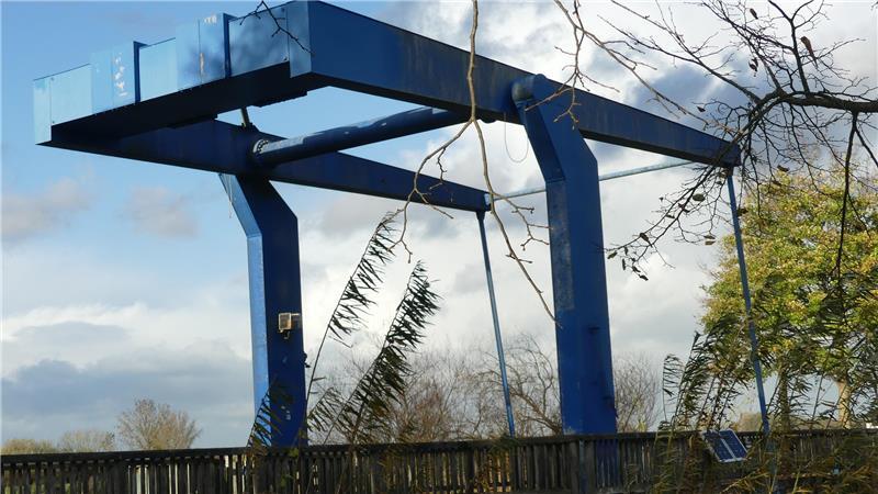 Die Klappbrücke in Dornbusch wird Ende Mai abgebaut.