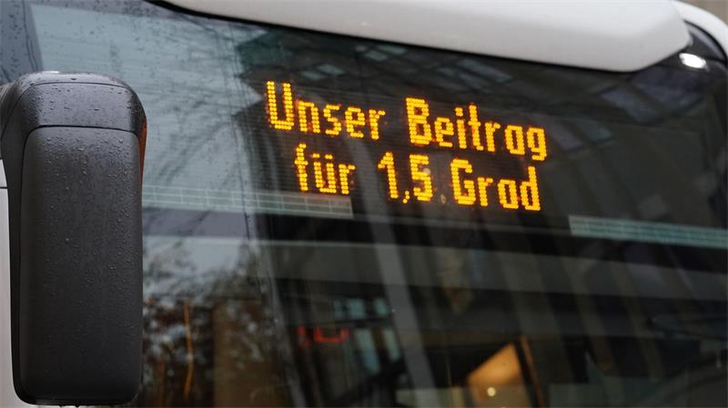 Die Klimaanlagen der Hamburger E-Busse kühlen an heißen Tagen den Fahrgastraum auf drei Grad unter der Außentemperatur. (Symbolbild)