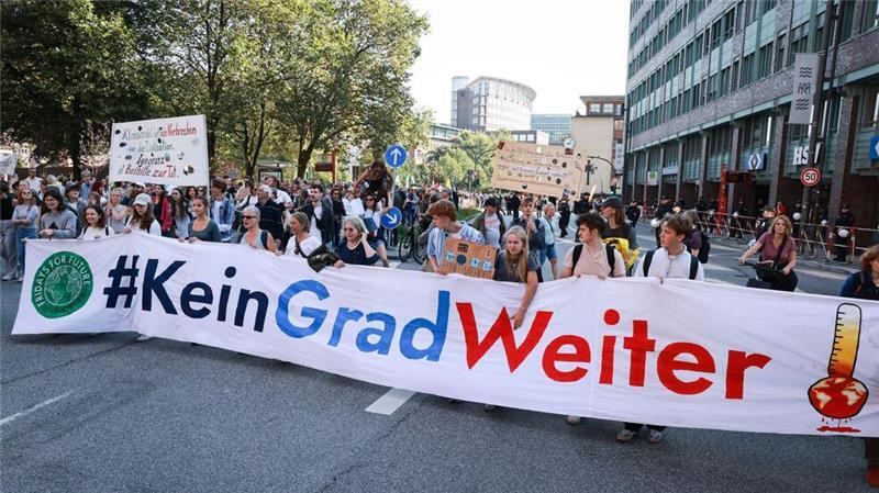 Die Klimabewegung Fridays for Future spricht von 9000 Teilnehmerinnen und Teilnehmern