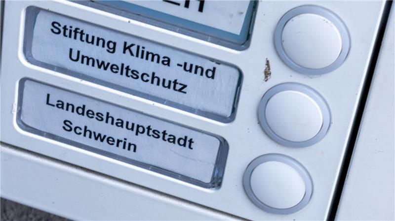 Ex-Kanzler Schröder findet Nord Stream 2 immer noch richtig Die Klimaschutzstiftung MV wurde vornehmlich gegründet, um den Bau der Erdgasleitung Nord Stream 2 zu beenden, nachdem die USA beteiligten Firmen mit Sanktionen gedroht hatten. (Archivbild)