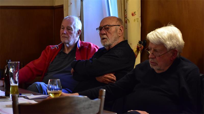 Die Kneipengäste erfahren über Tim Siol: Er sei ein empathischer Mensch, der sich gut in andere hineinversetzen könne. Diese Fähigkeit sei für seinen Job „nicht verkehrt“, um Probleme zu lösen.