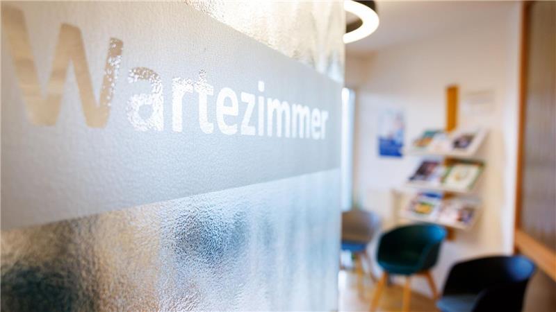 Die Koalition plant auch eine stärkere Steuerung von Facharztterminen. (Archivbild)