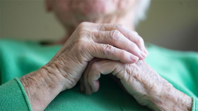 Die Koalition will die Pflege reformieren - tut sich bei dem Projekt aber schwer. (Symbolfoto) 