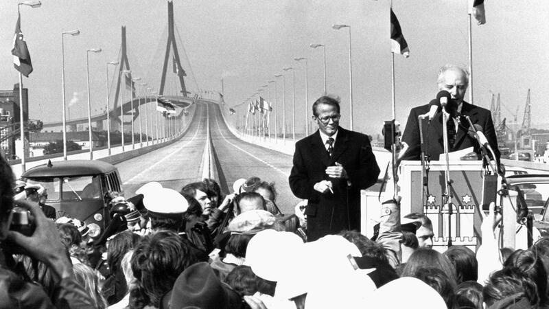 Köhlbrandbrücke wird 50 - Sperrung zum Jubiläum Die Köhlbrandbrücke wird am 20. September 1974 vom damaligen Bundespräsidenten Walter Scheel eingeweiht.
