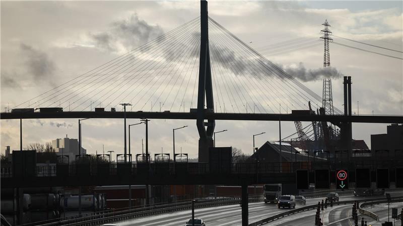 Elbtunnel, A7 und Köhlbrandbrücke am Wochenende gesperrt Die Köhlbrandbrücke wird wegen Wartungsarbeiten am Wochenende gesperrt. (Archivbild)