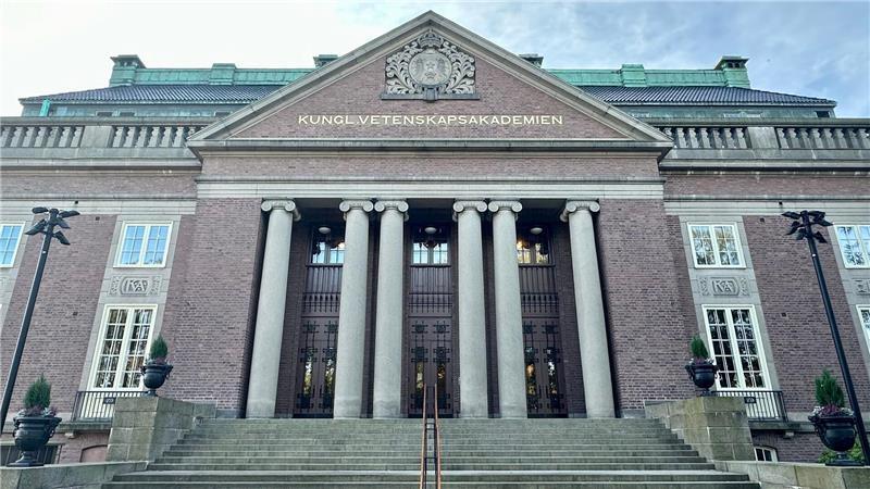 Die Königlich-Schwedische Akademie der Wissenschaften auf dem Gelände der Universität von Stockholm gibt traditionell die Nobelpreisträger in den Kategorien Physik und Chemie bekannt. 