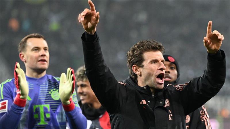 Die Königsklassen-Veteranen Manuel Neuer (l) und Thomas Müller stehen vor dem Debüt im Celtic Park.