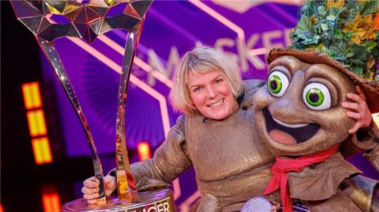 Die Komikerin Mirja Boes gewinnt als Figur „Der Floh“ das Finale der ProSieben-Show „The Masked Singer“.