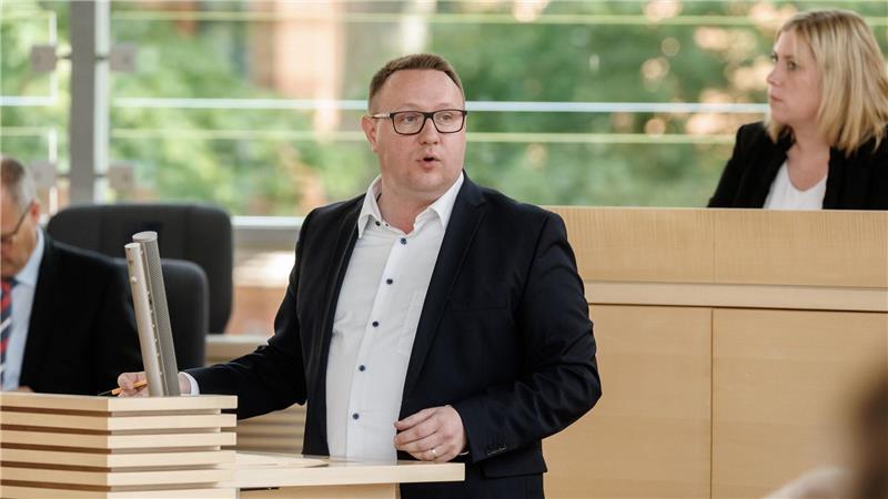 Land und Kommunen teilen Sondervermögen auf Die Kommunen müssen laut SSW-Fraktionschef Christian Dirschauer entscheiden können, wofür die Mittel eingesetzt werden.