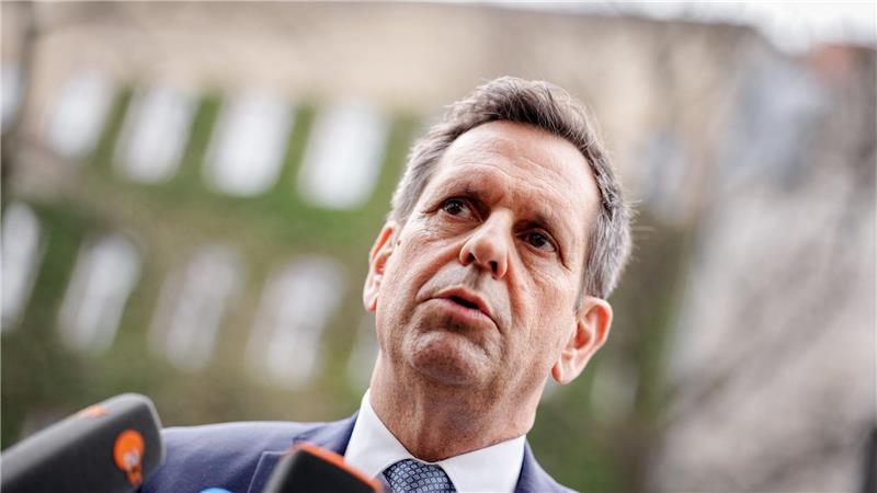 Die Kommunen müssten finanziell so ausgestattet sein, dass sie ihre Aufgaben vor Ort verlässlich erfüllen können, sagt Ministerpräsident Lies. (Archivbild)