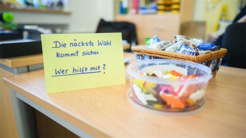 Die Kommunen suchen Tausende freiwillige Helfer. (Archivbild)