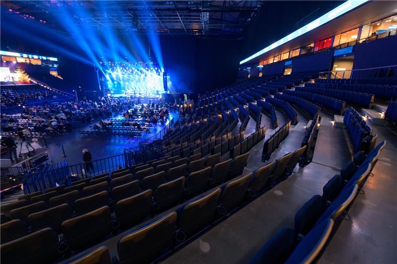 Hamburg unterstützt Kulturbranche – Corona-Hilfen in Millionenhöhe Die Konzertbranche leidet unter den Krisen - viele Konzerte müssen wegen geringer Ticketverkäufe abgesagt werden. Foto: Jonas Walzberg/dpa