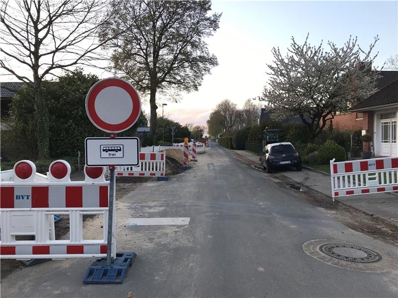 Wie breit muss die Kranenburger Straße in Oldendorf wirklich sein? Die Kranenburger Straße in Oldendorf soll auf 6,50 Meter ausgebaut werden, der Fußweg auf zwei Meter Breite. Foto: Helfferich
