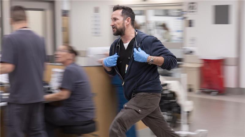 Die Krankenhausserie „The Pitt“ spielt in Echtzeit.