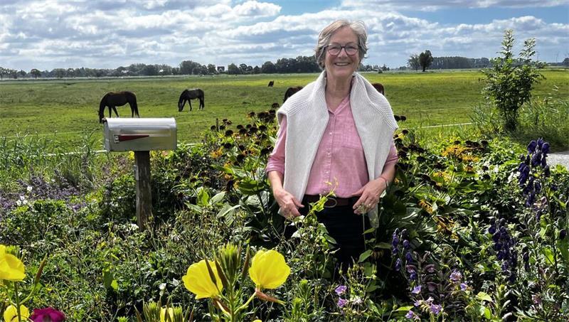 Beach-Life, Party, Oldtimer: Zum Abschied gibt Krautsand alles Die Krautsanderin Brigitte Dringenberg hat einen Garten voller Blumen, eine unglaubliche Aussicht auf die weiten Felder und ein großes Herz.