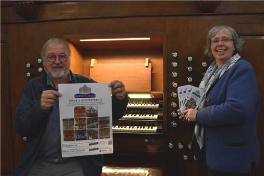 Die Kreiskantoren Martin Böcker und Sybille Groß initiierten die Benefiz-Konzertreihe „Nord für West“ . In diesem Rahmen wird Anfang November auch die Furtwängler-Orgel in St. Petri erklingen. Foto: Weselmann