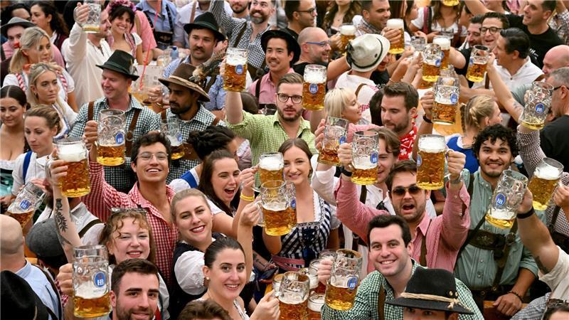„Die Krüge hoch!“ (Archivbild)