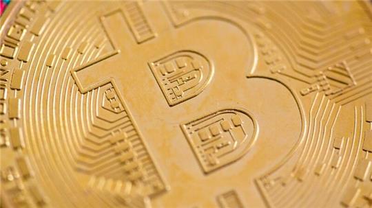 Die Kryptowährung Bitcoin knackte am Montagabend erstmals seit Ende 2021 wieder die Marke von 50.000 Dollar.