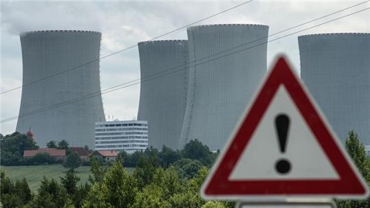 Die Kühltürme des Atomkraftwerkes Temelin.