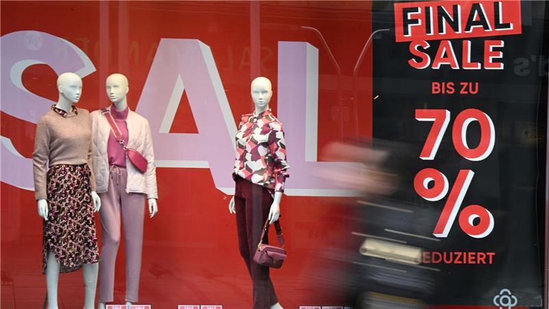 „Shoppinglaune der Deutschen kommt langsam“ Die Kunden achten zurzeit stark auf Preise und Sonderangebote.