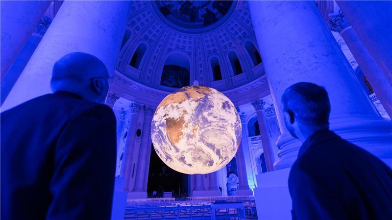 Bilder des Tages Die Kunstinstallation Gaia hängt im Dom von St. Blasien.