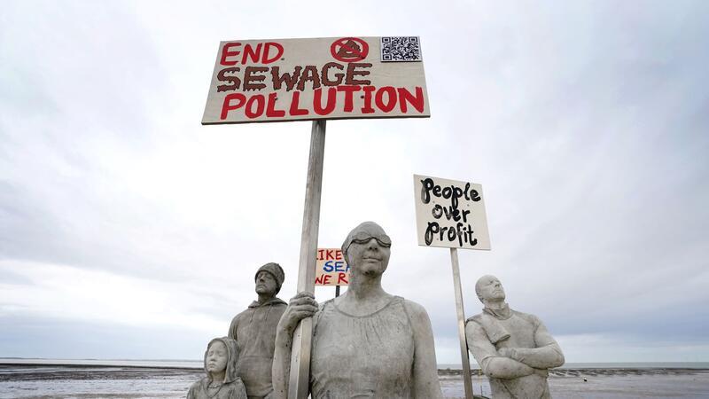 Die Kunstinstallation „Sirens of Sewage“ am Strand von Whitstable.