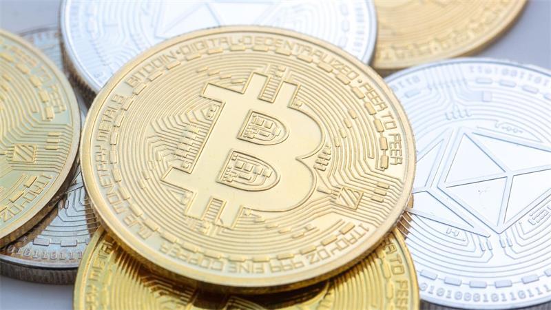 Die Kurse von Kryptowerten wie Bitcoin und Ether schwanken stark, Kritiker warnen regelmäßig vor Spekulationsblasen. Doch das Interesse ist groß. (Symbolbild)