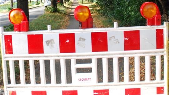 Die L130 bleibt länger als ursprünglich geplant gesperrt. (Symbolbild)