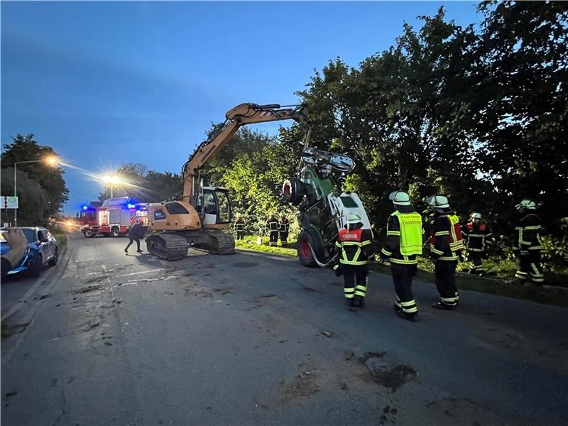 Die L140 musste für zwei Stunden voll gesperrt werden. Foto: Vasel