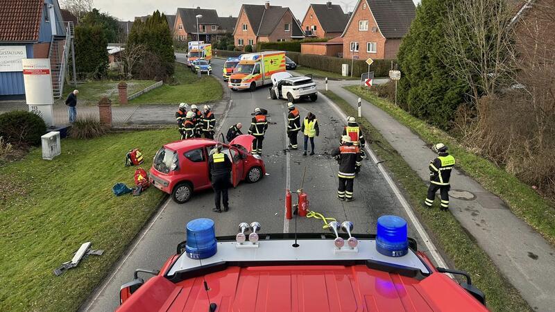 Die L140 war wegen des schweren Unfalls zwischenzeitlich vollgesperrt.