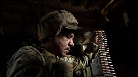Die Lage für die ukrainischen Soldaten rund um Awdijiwka ist nach Einschätzung des Generalstabs schwierig.