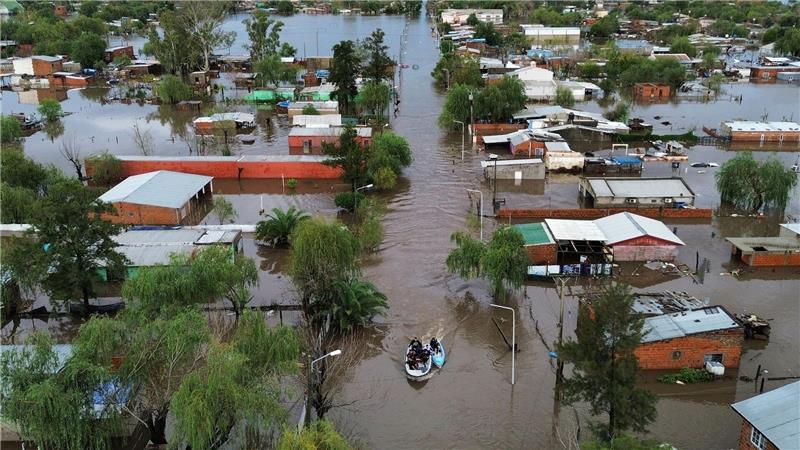 Unwetter in Argentinien: Schulkinder per Helikopter gerettet Die Lage im Norden der Provinz Buenos Aires ist nach drei Tagen Regen kritisch.