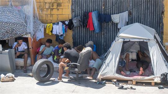 Die Lage in Spaniens Nordafrika-Exklave Ceuta ist zunehmend angespannt. Einheimische fordern die gewaltsame Rückführung von Migranten nach Marokko. (Archivbild)