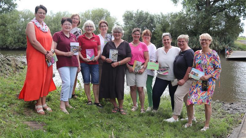 Die Landfrauen vom Kreislandfrauenverband Stade: Claudia Mattern, Kerstin Rademacker, Martina Neumann, Monika Breuer, Ines Schlichting, Heike Eberle, Petra König, Kerstin Wohlers, Christel Gerken, Adelheid Balthasar und Birgit Damann-Tamke (von links).