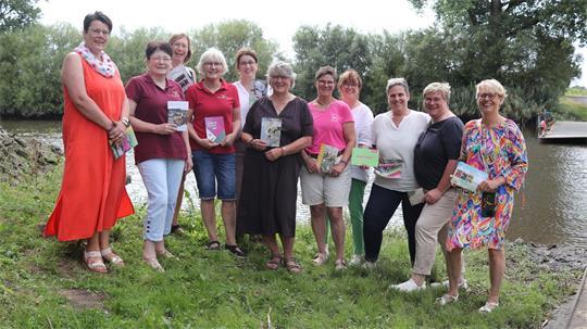 Die Landfrauen vom Kreislandfrauenverband Stade: Claudia Mattern, Kerstin Rademacker, Martina Neumann, Monika Breuer, Ines Schlichting, Heike Eberle, Petra König, Kerstin Wohlers, Christel Gerken, Adelheid Balthasar und Birgit Damann-Tamke (von links).