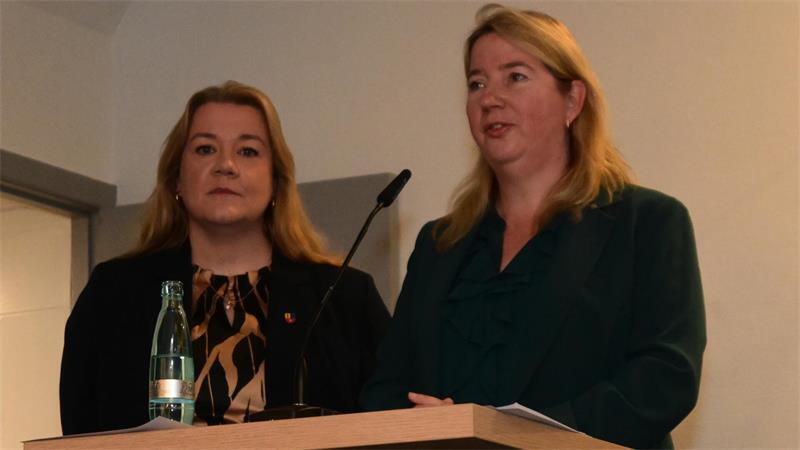 Sechsfachmord von Stade: „Jetzt müssen die Akten auf den Tisch“ Die Landtagsabgeordneten Melanie Reinecke und Birgit Butter (von links)