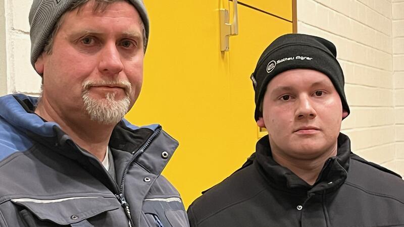 Die Landwirte Mario Breuer aus Heinbockel (links) und Helge Soltau aus Drochtersen brachten die Forderungen der Landwirte vor.