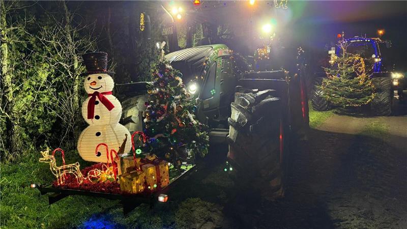 Funken Crew: Wie die Lichterfahrten in den Kreis Stade kamen Die Landwirte entwickeln immer viel Fantasie beim Schmücken ihrer Trecker.