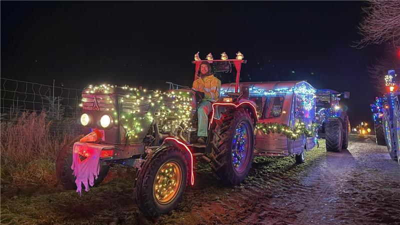 Funken Crew: Wie die Lichterfahrten in den Kreis Stade kamen Die Landwirte geben sich beim Schmücken ihrerTrecker und Anhänger immer sehr viel Mühe.