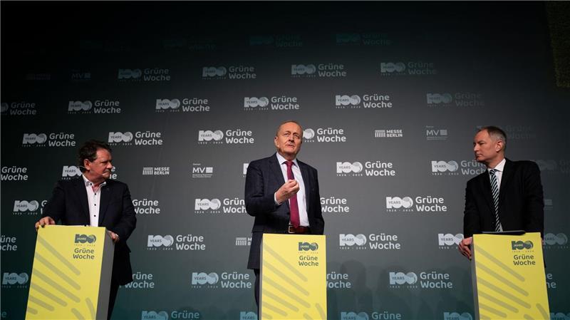 Preis-Frage bei Lebensmitteln: Wie teuer darf es sein? Die Landwirtschaft steht zu Beginn der Agrarmesse Grüne Woche unter Druck.