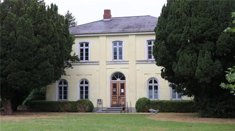 Die Lange-Villa steht seit dem Auszug der Hausarztpraxis Wolfen im März dieses Jahres leer. Foto: Mangels