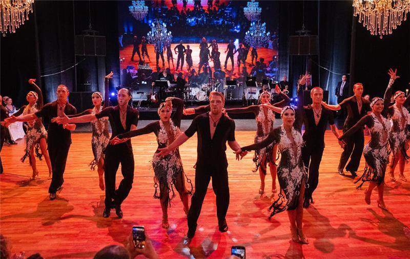 Die Lateintänzer vom VfL Stade zogen die Blicke auf sich.