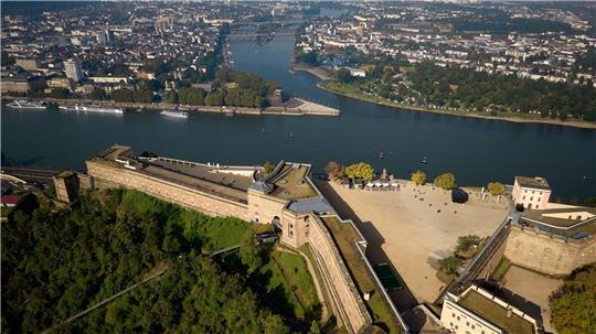 Die Leiche der Frau wurde unterhalb der Festung gefunden. (Symbolbild)