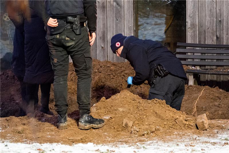 Die Leiche war vergraben und in einen Teppich eingewickelt. Foto: dpa