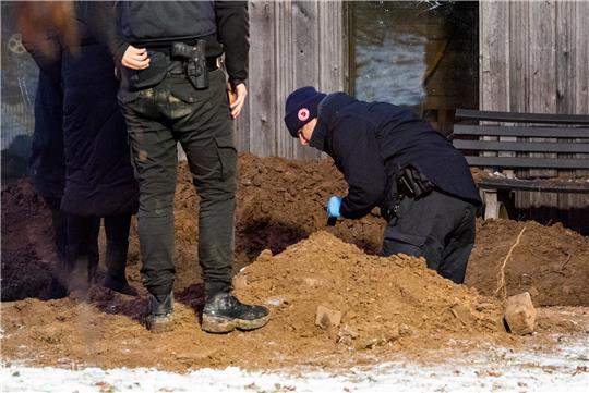 Die Leiche war vergraben und in einen Teppich eingewickelt. Foto: dpa
