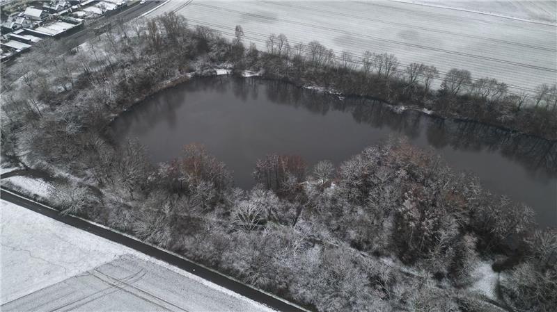 Die Leiche wurde in der Nähe eines Sees gefunden.