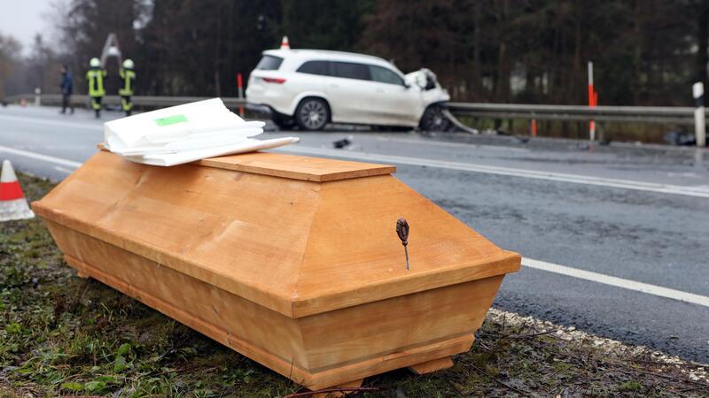 Die Leichen konnten erst am Mittag geborgen werden.