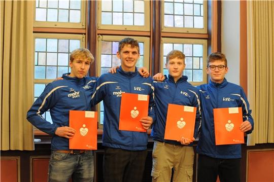 Die Leichtathleten des VfL Stade (von links): Bennett Pauli, Philipp Zastrow, Felix Tonn und Jannik Kühlke. Fotos: Berlin