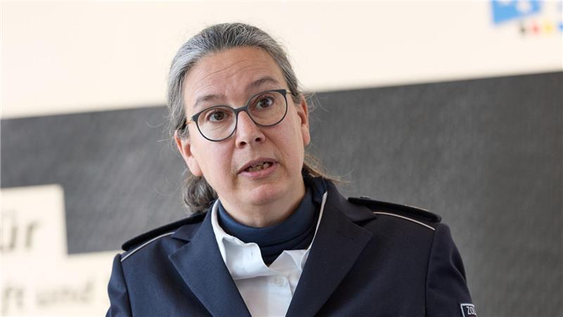 Hamburg nicht mehr Nr. 1: Drogenschmuggel-Routen verlagern sich Die Leiterin des Hauptzollamts Hamburg, Melanie Schmaljohann, sagt, es gebe mehr Personal für Schwarzarbeit-Kontrollen.