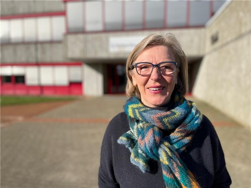 Jorks Schulleiterin Vera Bochdalofsky verlässt die „Insel der Glückseligen“ Die Leiterin des Schulzentrums Jork, Vera Bochdalofsky (65) , geht in den Ruhestand. Foto: Vasel